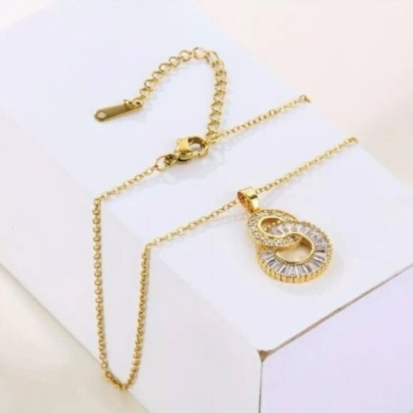 18k Gold Plated Crossover Circles Titanium Steel Diamond Necklace - Picture 7 of 9